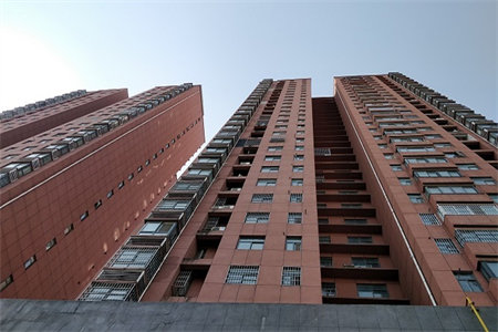 西郊一中！88w送车位附房精装套三凤凰楼层出售